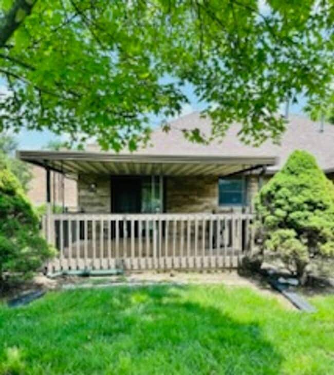 Building Photo - Beautiful All Brick Home in Nixa!