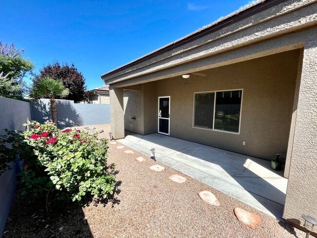 Building Photo - Elegant 3 Bedroom, 2 bathroom Home in Legacy Ranch Neighborhood in Central Kingman!