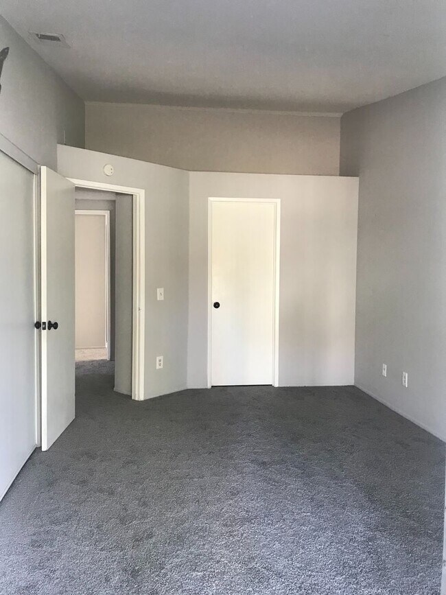 Building Photo - Colton Home in Cooley Ranch w/ Gardener Included