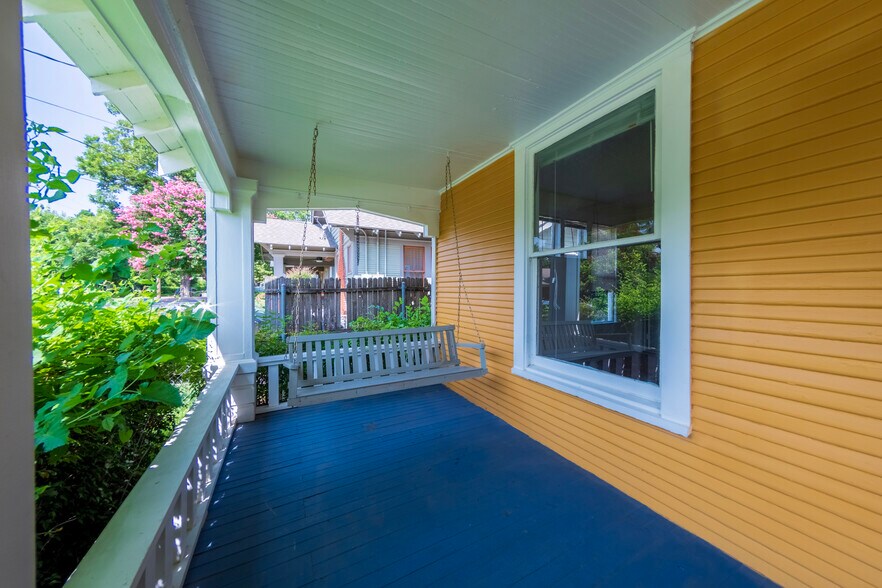 Building Photo - 5336 Junius St
