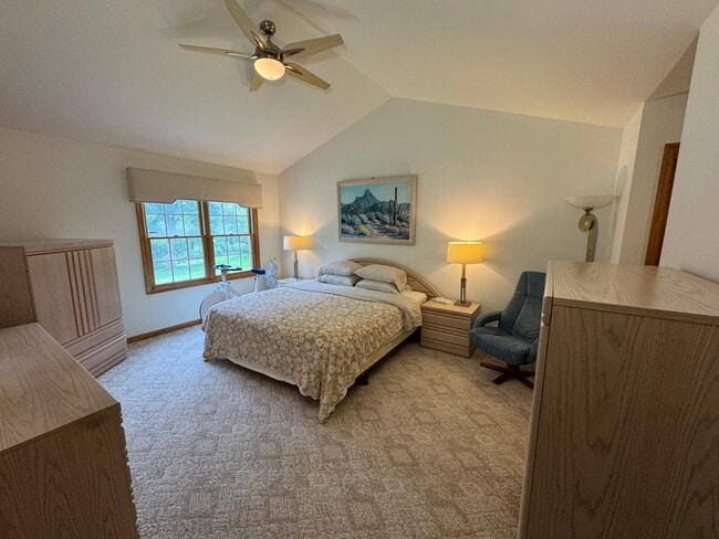 Building Photo - 18465 Stonehedge Dr
