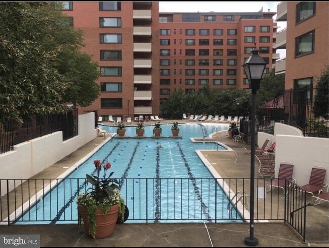 Building Photo - 1121 Arlington Blvd