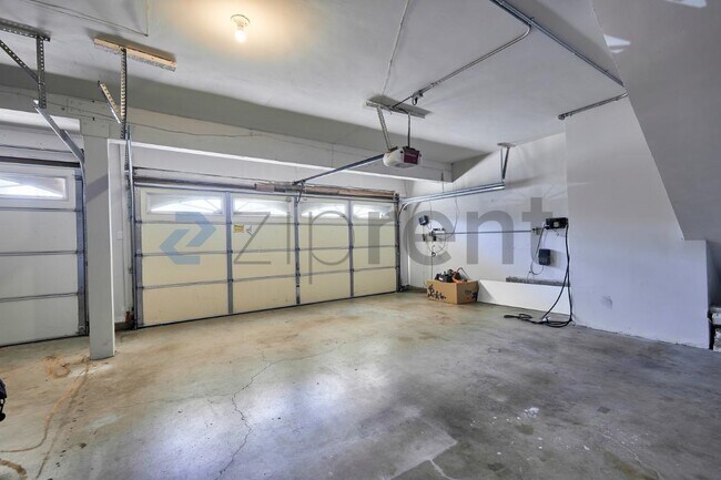 Building Photo - 1334 Birchcrest Ave