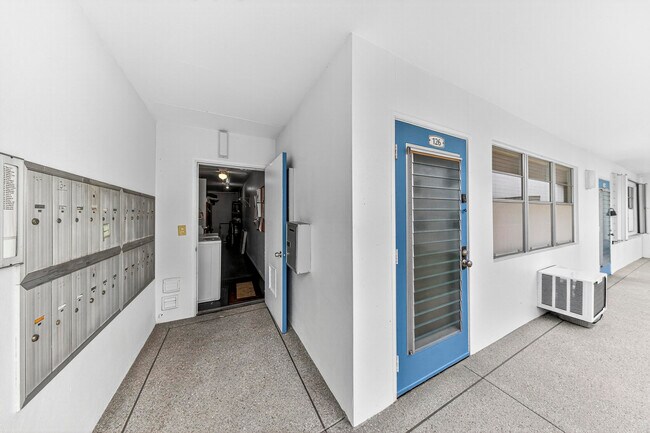 Building Photo - 125 Newport I