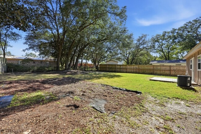 Building Photo - 3 bedroom in Mary Esther Heights!