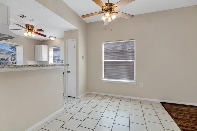 Building Photo - 20235 Apache Gardens Ln