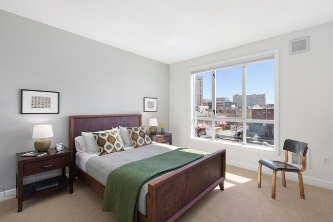 Building Photo - Great natural light in a large condo near ...