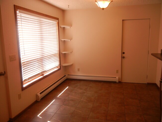 Building Photo - Cute 3 Bedroom Condo- Walking Distance to MSU Campus!