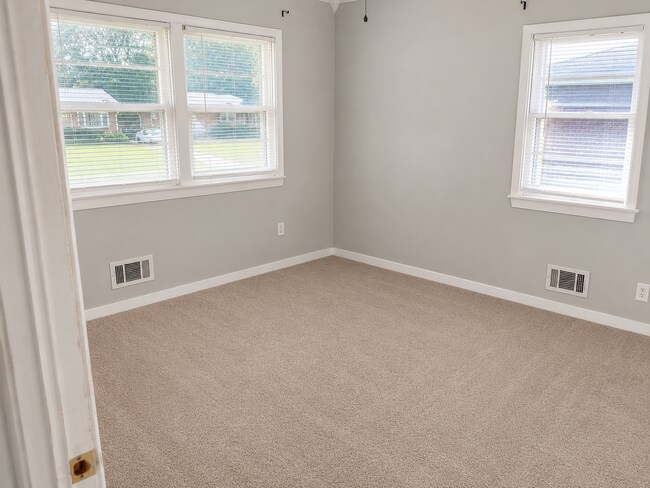 Building Photo - 6207 Middlerose Cir