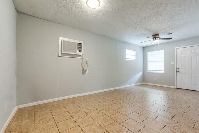 Building Photo - 4812 Cruse Rd