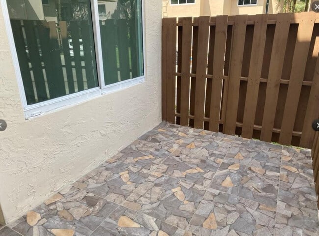 Building Photo - 8233 NW 8th Ct