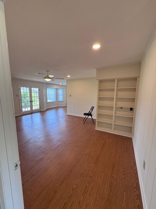 Building Photo - 1115 Briar Creek Rd