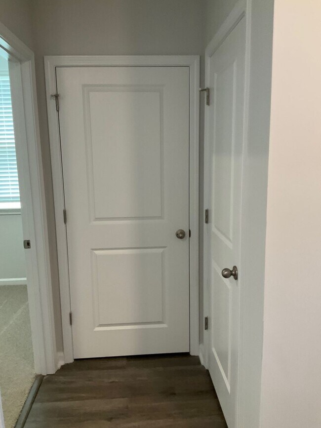 Building Photo - Welcome to this stunning townhouse in Leland, NC!