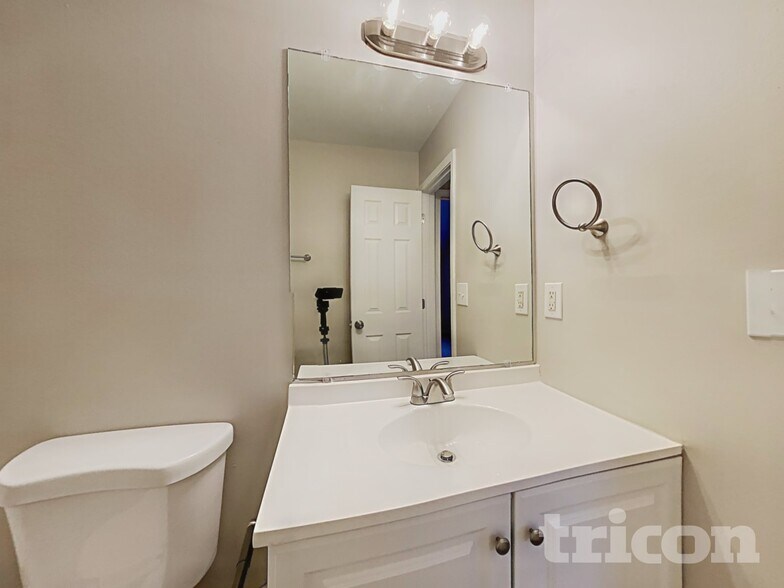 Building Photo - 7715 Hidden Creek Dr