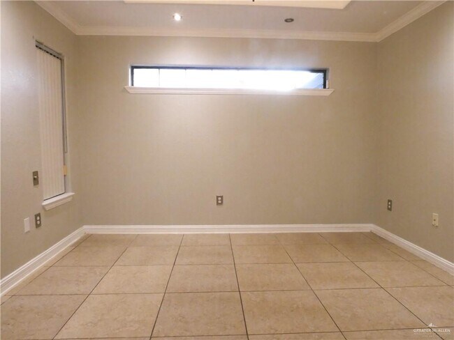 Building Photo - 3803 N Crown Ln