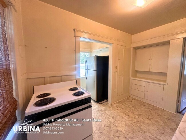 Building Photo - 1-Bedroom Apartment with Vintage Charm Near Downtown Santa Rosa