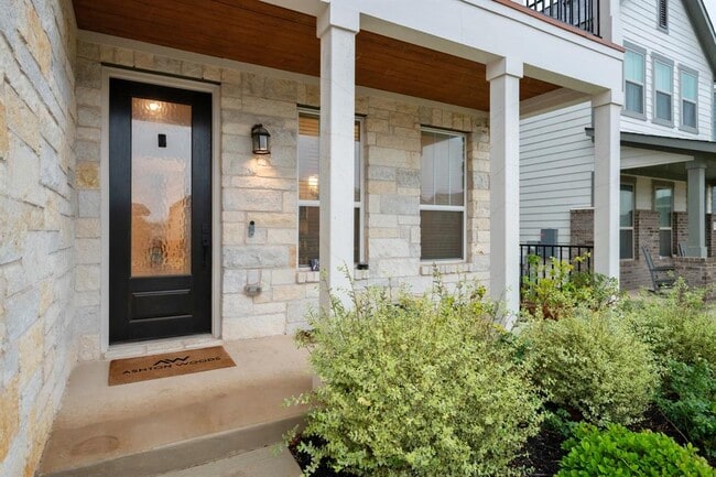 Building Photo - 236 Travis Ln