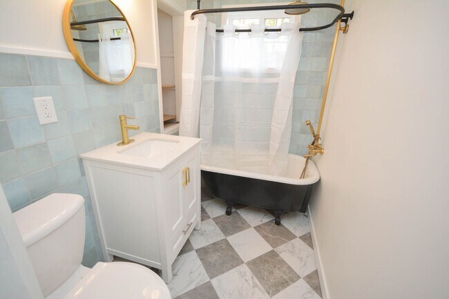 Building Photo - Fantastic Uptown home with amazing details throughout!