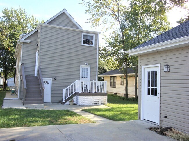 Building Photo - 240 Sheridan Ave