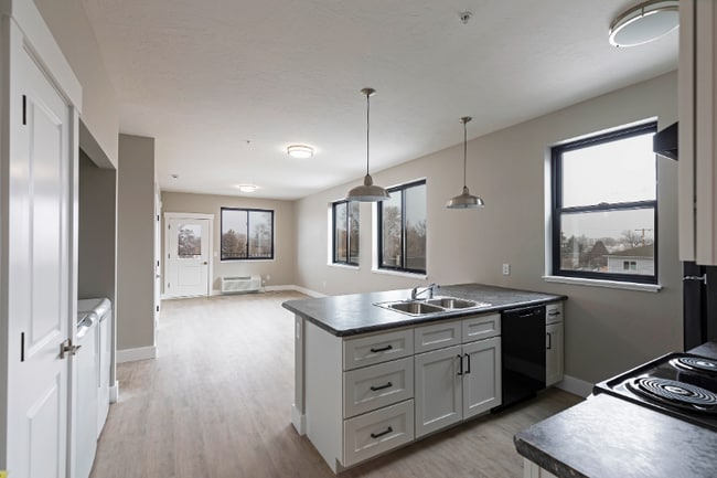 Building Photo - 1910 Strand Ave