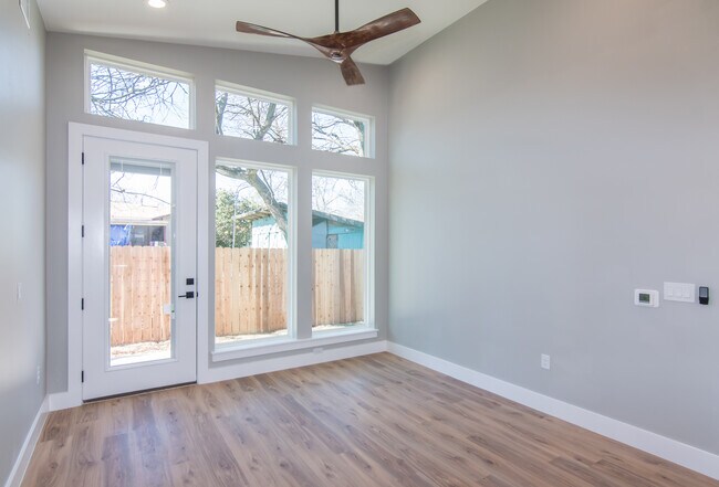 Building Photo - 8006 Gault St