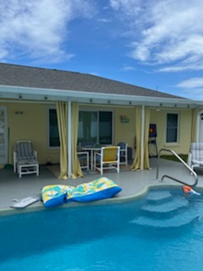 Building Photo - 3 BEDROOM POOL HOME OASIS IN FLORIDA SHORE...