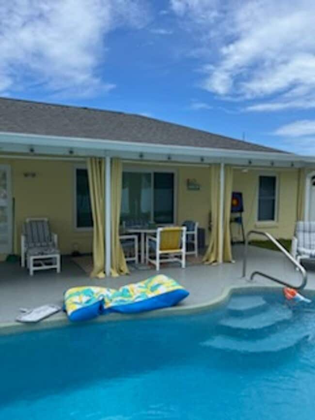 Building Photo - 3208 Royal Palm Dr