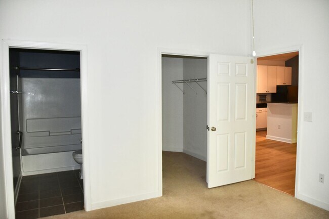 Building Photo - Asheville Condo Rental w/ Garage!