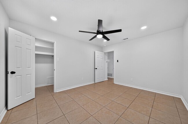 Building Photo - 3803 CR 149