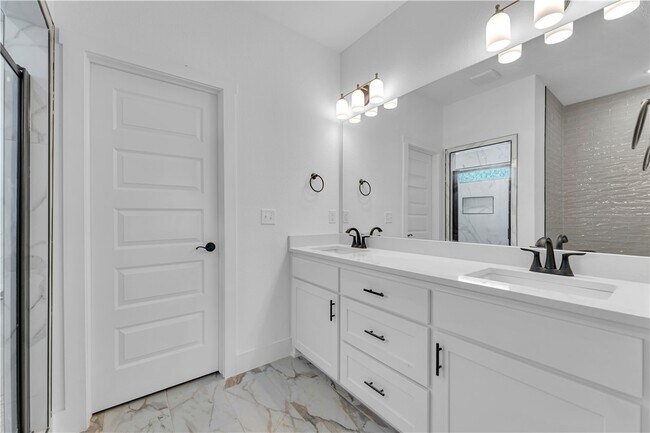 Building Photo - 7001 SW Basswood Ave