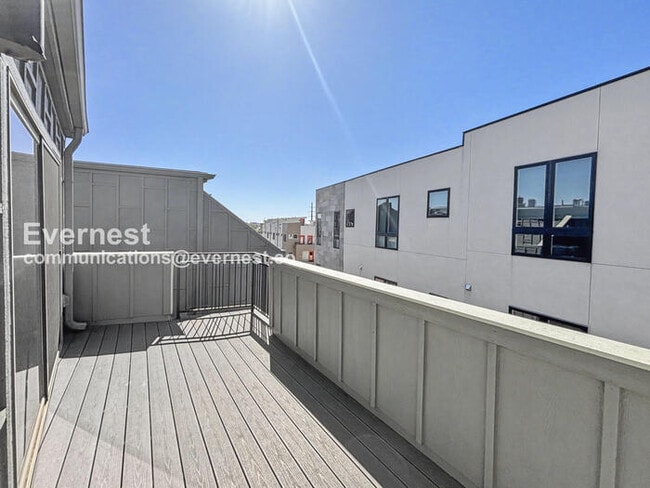 Building Photo - 1225 Perry St