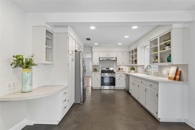 Building Photo - 3003 Burleson Rd