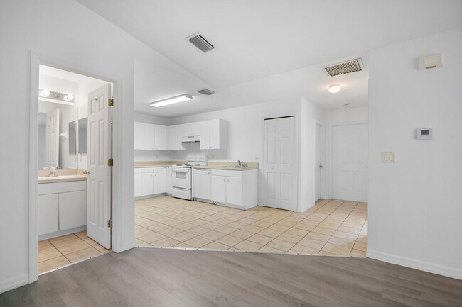 Building Photo - 4646-4646 15th St SW