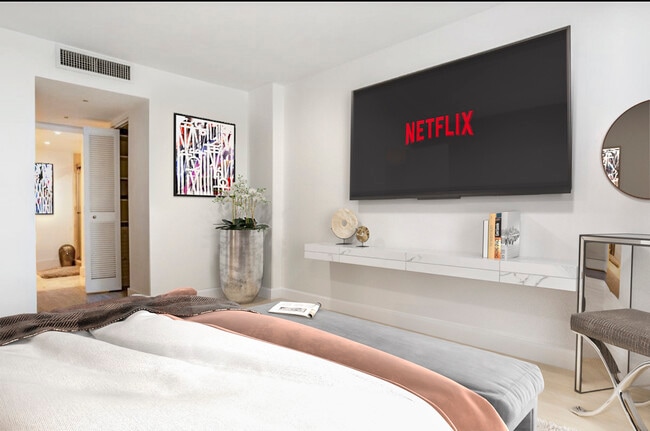 Building Photo - 600 NE 36th St