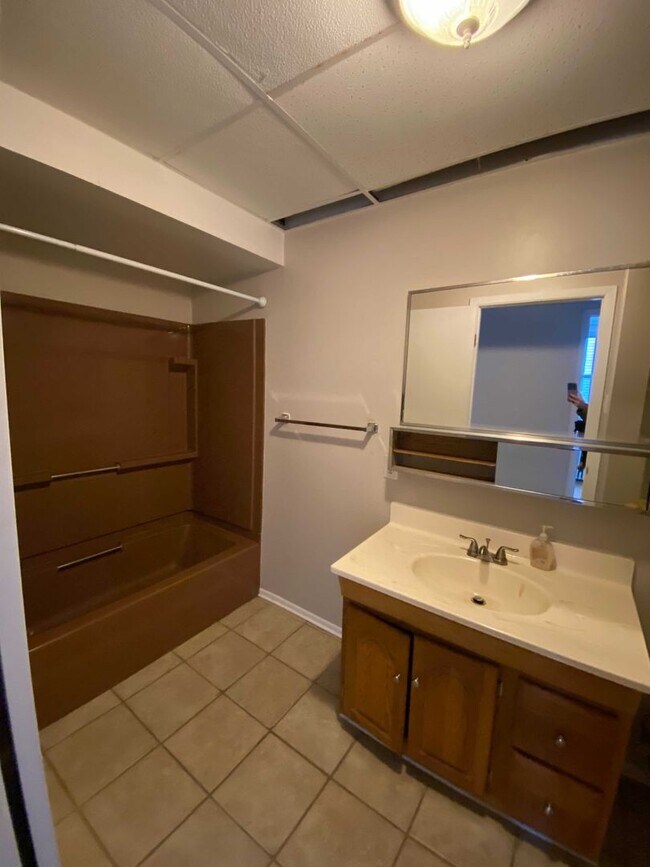 Building Photo - Awesome building in a super convenient neighborhood!