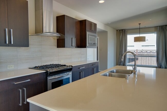 Building Photo - Luxury Oakleigh MainVue Home