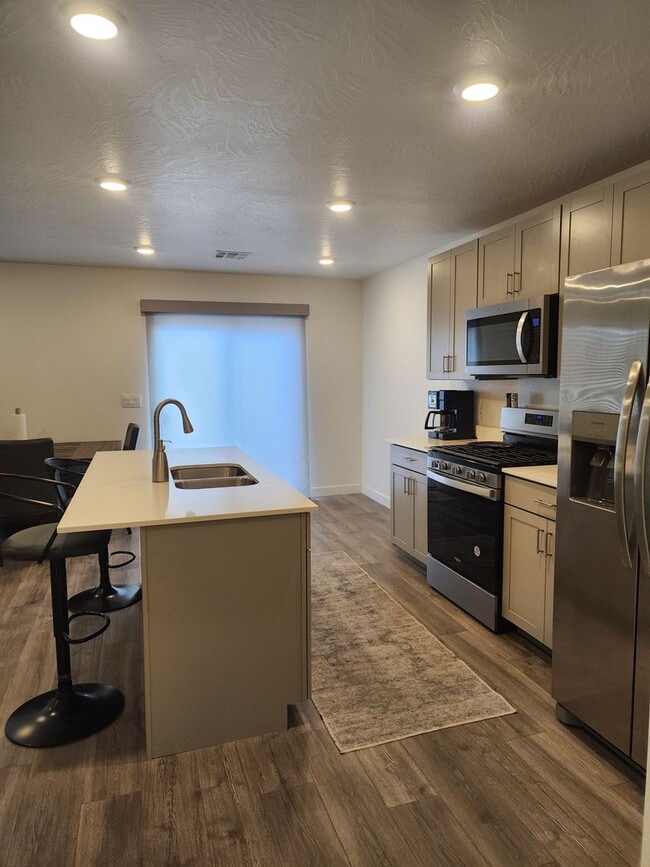 Building Photo - Northfield Townhome for Rent $1880 mo.