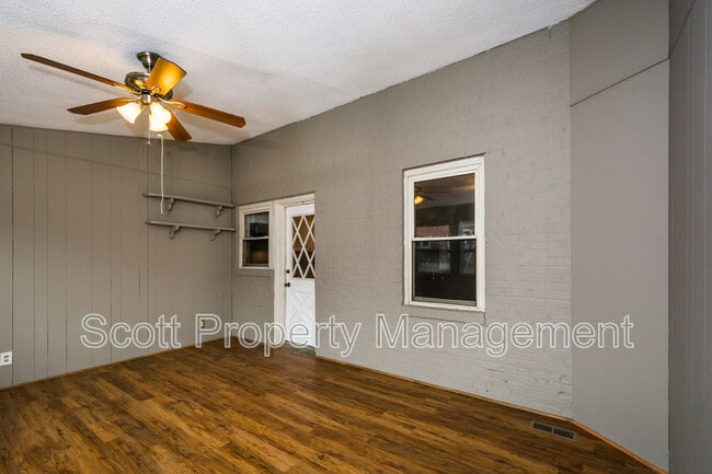 Building Photo - 8627 Willow Oak Rd