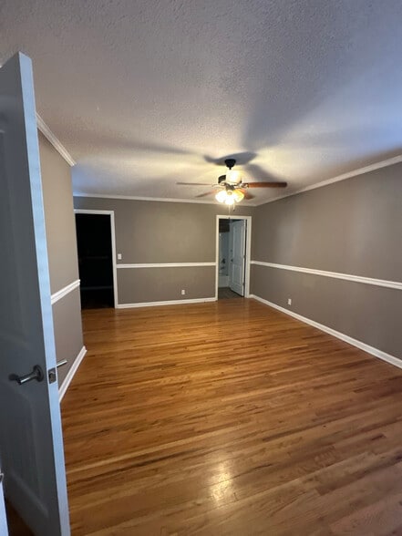 Building Photo - 718 Woodhill Dr