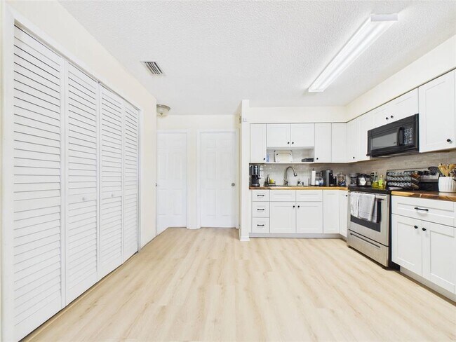 Building Photo - 1411 E 109th Ave