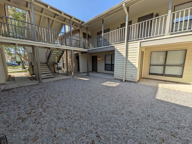 Building Photo - 5233 BUTTERCREEK LN, j2