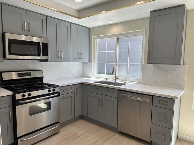 Building Photo - 306 Dolores Cir