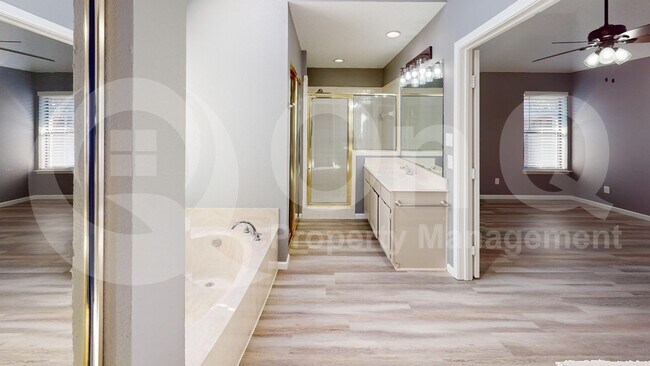 Building Photo - 2536 Beau Dr