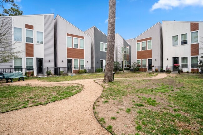 Building Photo - 594 Janisch Rd