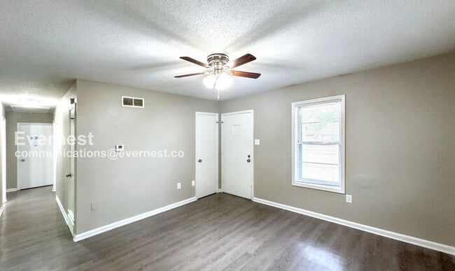 Building Photo - 7031 Saddlebrook Dr
