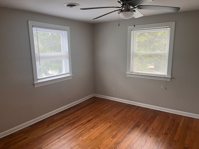 Building Photo - Lovely 2-Bedroom Townhouse in Heart of Ral...