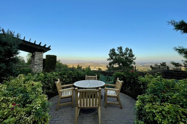 Building Photo - Aliso Viejo Townhome with Soaring Ceilings & Mountain Views