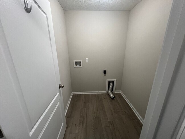 Building Photo - Great home in a gated community
