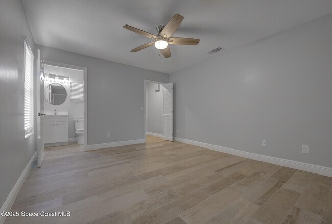 Building Photo - 1325 California Dr