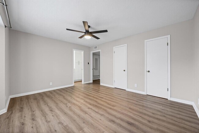 Building Photo - 1240 Barton Hills Dr